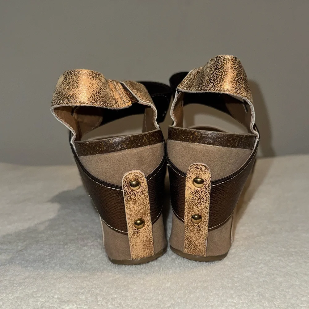 Yoki Brown and Gold Wedge Shoes with Modern Design. Size 9